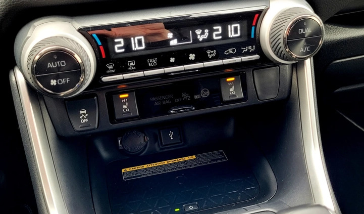 Toyota RAV4 cena 149700 przebieg: 63000, rok produkcji 2020 z Warszawa małe 781